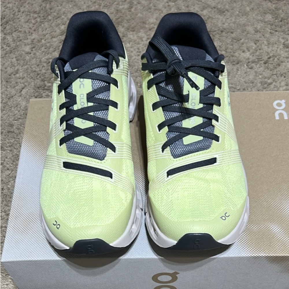 Brand new women’s Cloudgo size 9 color Hay Sand